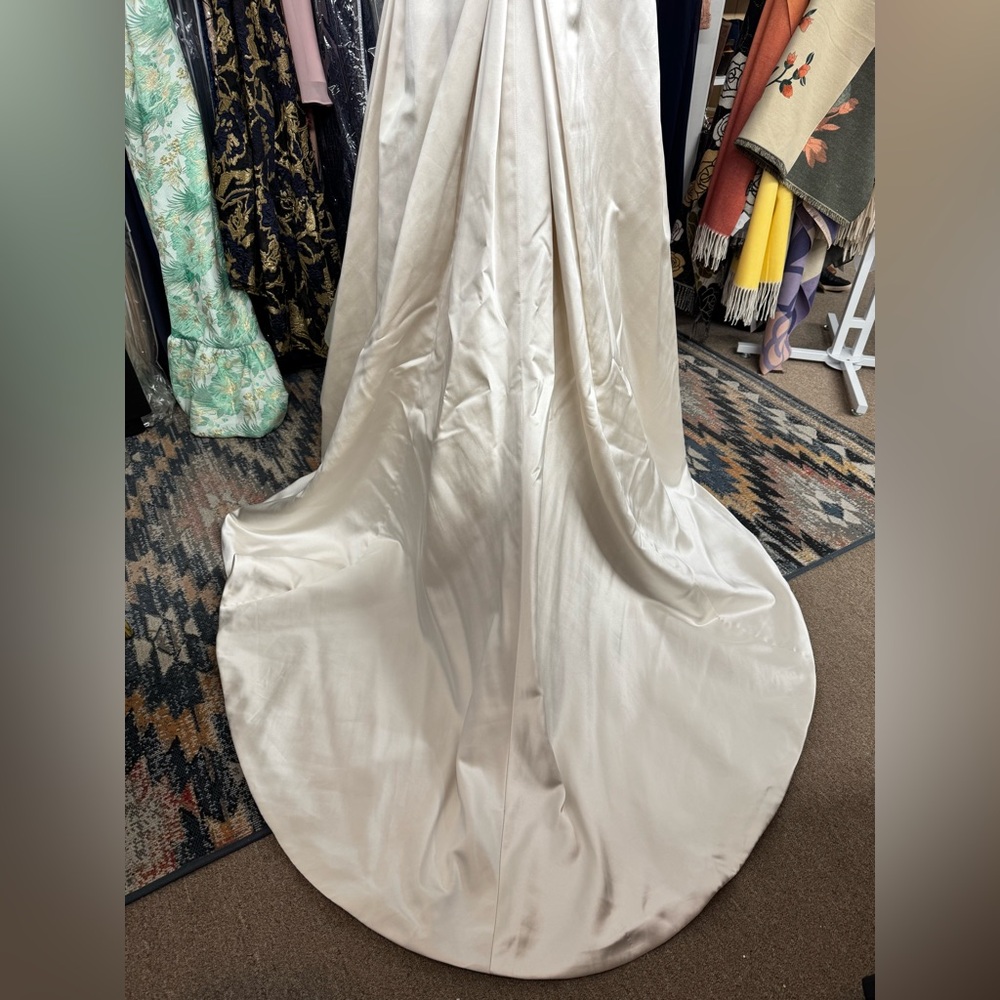 Alfred Angelo 🤍 - Picture 7 of 9